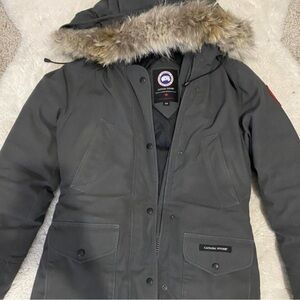 Canada Goose Trillium Parka
Women's small in grey
No noticeable flaws